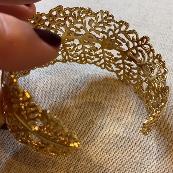 Stella & Dot | Dainty Gold⚜️‘Retired’ Gold Grace Cuff Bracelet - Picture 7 of 16